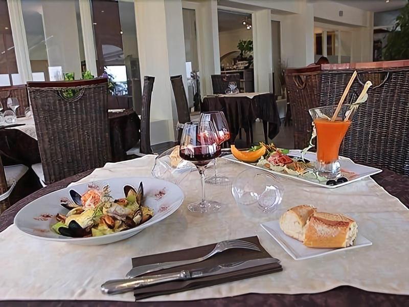Logis Hotel Restaurant Le Mirador Portiragnes Buitenkant foto